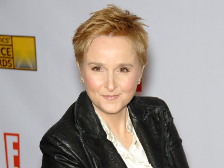 Melissa Etheridge's sporty short hairstyle