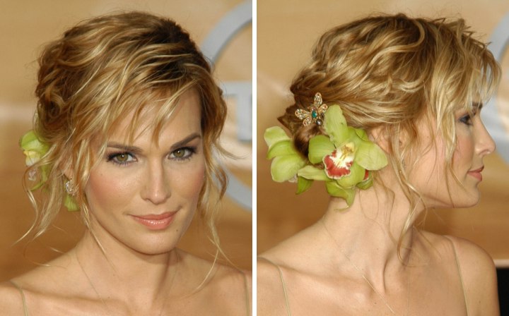Molly Sims wearing her hair up with flowers