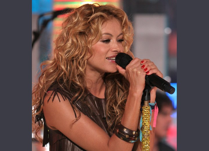 Paulina Rubio with long curled hair