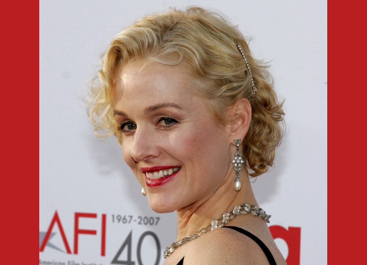 Penelope Ann Miller's hair styled with a hair comb
