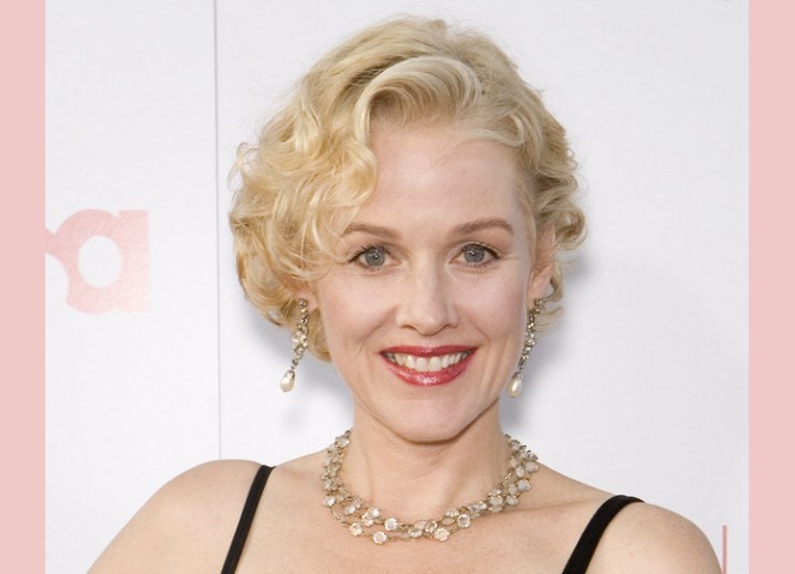 Neat hairstyle with curls - Penelope Ann Miller