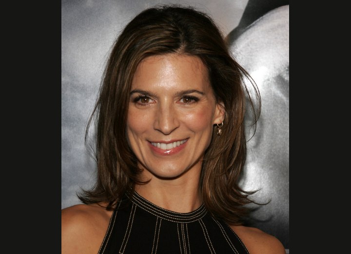 Perrey Reeves hair with wispy layers