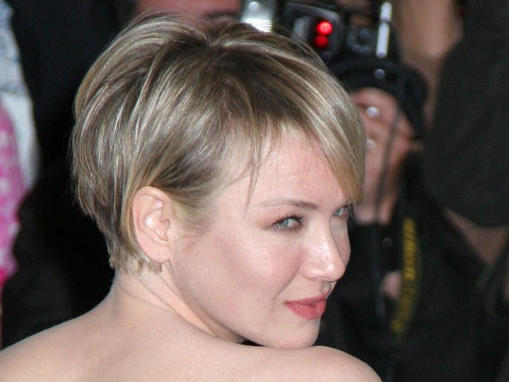 Renee Zellweger with short hair cut with a taper effect