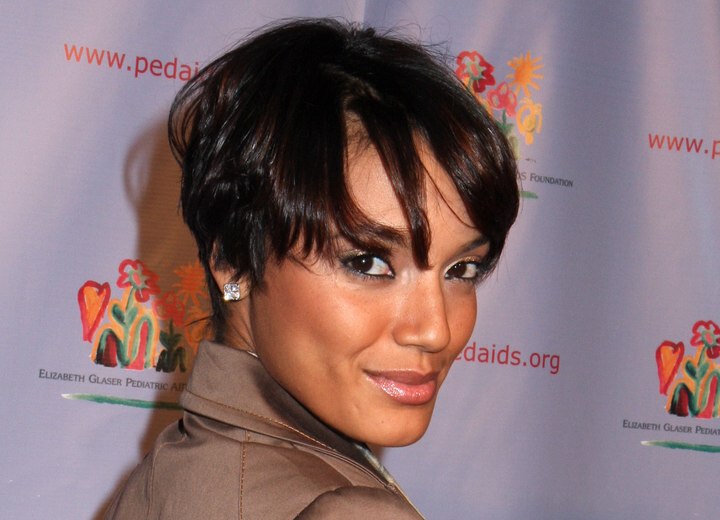 Selita Ebanks with short hair