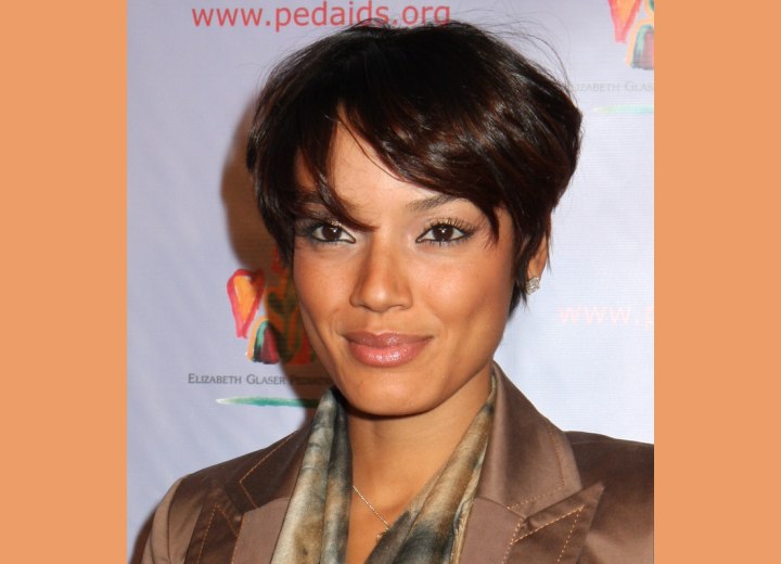 Short and half way over the ears hairstyle - Selita Ebanks