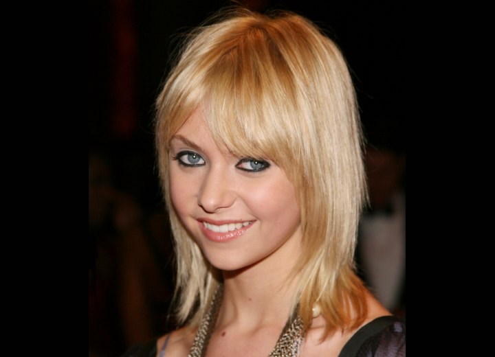 Taylor Momsen - Smooth layered hairstyle