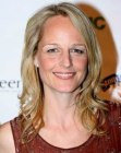 Helen Hunt's simple long hairstyle with layering that begins below the chin