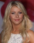 Julianne Hough's trendy long hair with idle waves