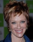 Celebrity Lauren Holly's short and very short hairstyles