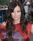 Brunette Shannen Doherty wearing her hair long with layers