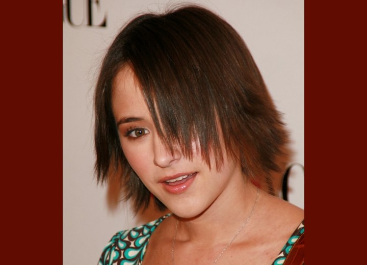 Zelda Williams with choppy hair