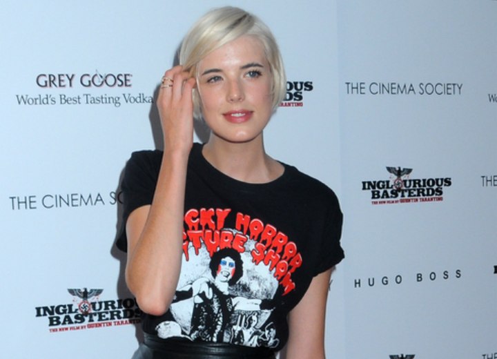 Agyness Deyn's platinum blonde bob haircut