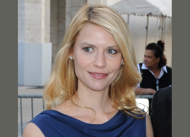 Claire Danes - Long hairstyle with a straight side part