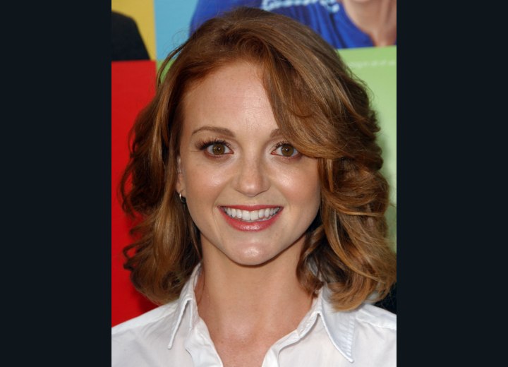 Jayma Mays with medium length reddish brown hair