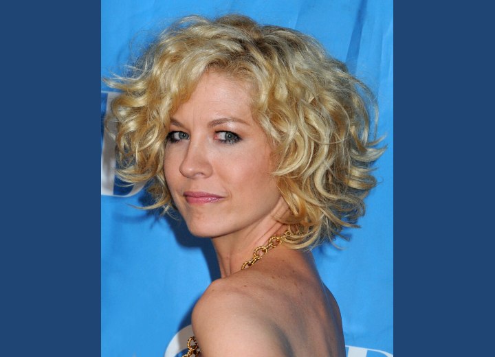 Jenna Elfman's new haircut