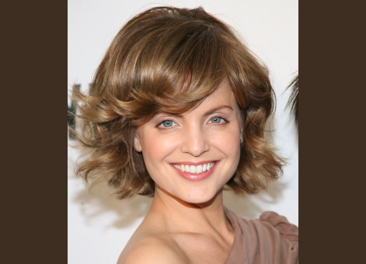 Mena Suvari - Short hair with flip up bangs