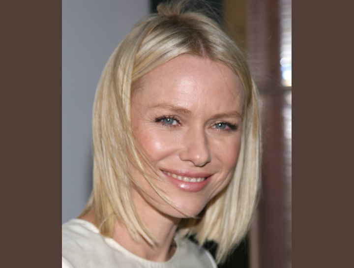 Naomi Watts with medium length blunt cut hair