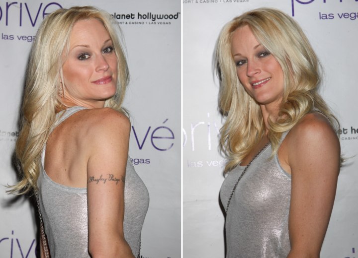 Teri Polo - Long hair with easy going curls