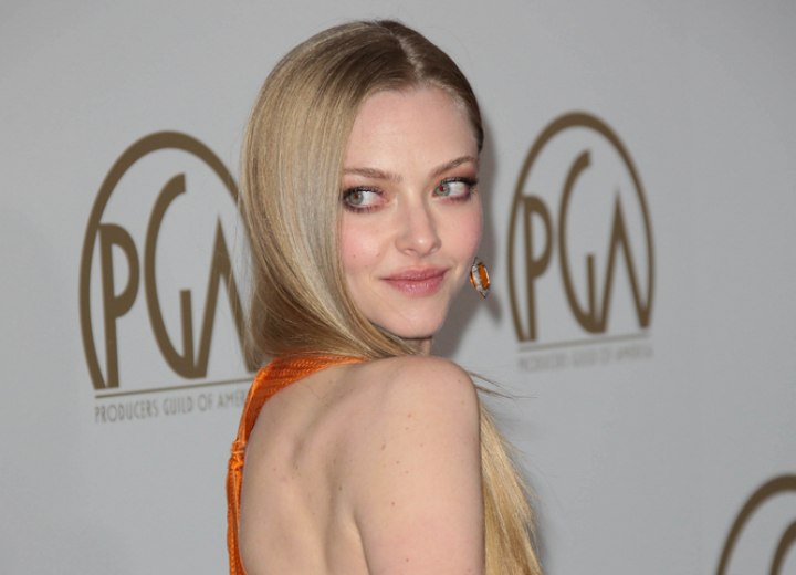 Amanda Seyfried - Long and smooth blonde hair