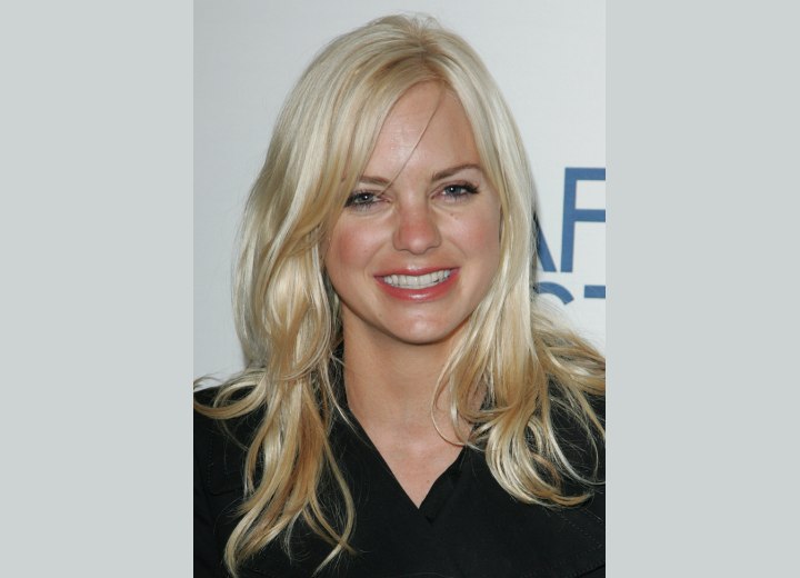 Anna Faris - Long blonde hair with a high side part