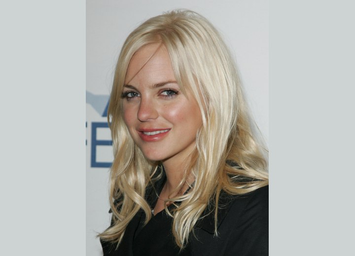 Anna Faris - Long hair with a satiny sheen