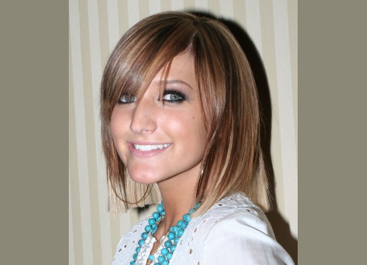 Ashlee Simpson - Long bob haircut with side swept bangs