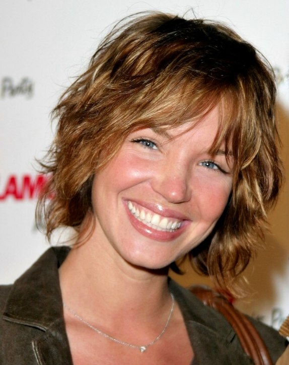 Ashley Scott  Radiant look with a chin-length shag haircut