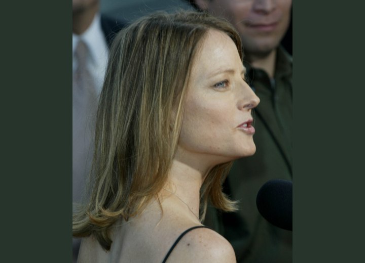 Back view of Jodie Foster's hairstyle