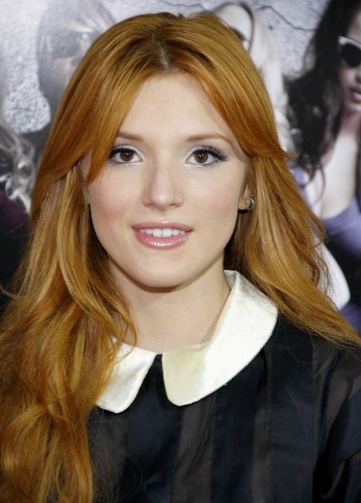 Bella Thorne  Retro look with a very long hairstyle and a 