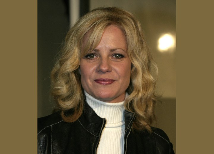 Bonnie Hunt - Shoulder length hair with waves