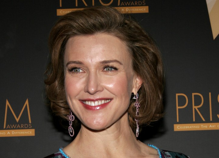 Brenda Strong - Formal short hair with volume