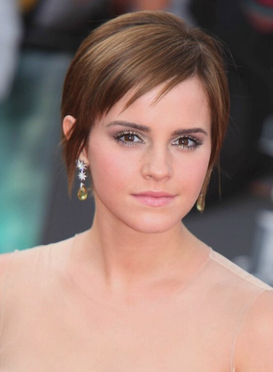 Emma Watson's New Haircut Proves She Can Pull Off Just About Anything |  HuffPost Life