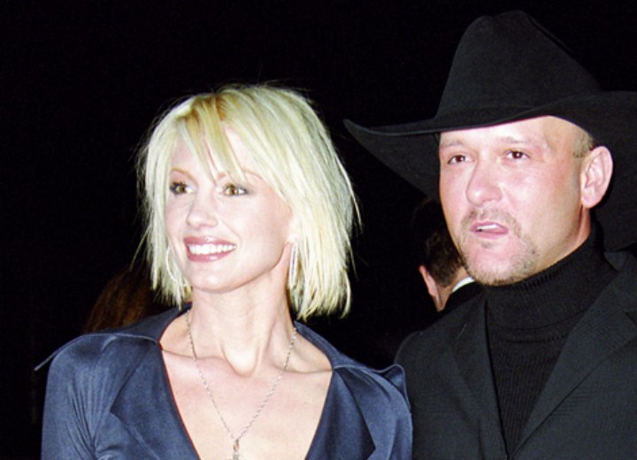 Faith Hill | Practical hairstyle for mid-length bleached blonde hair