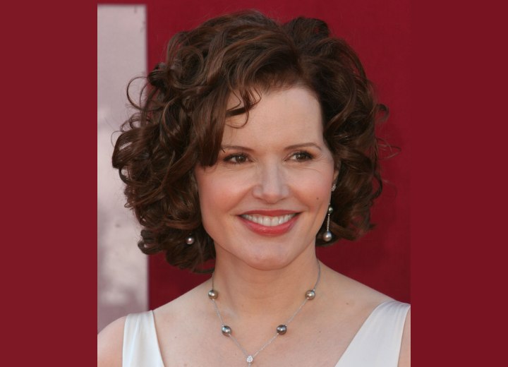 Geena Davis - Medium long hair with curls