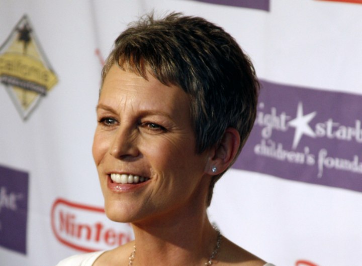 Jamie Lee Curtis | Short no fuss hairstyle for silver grey hair