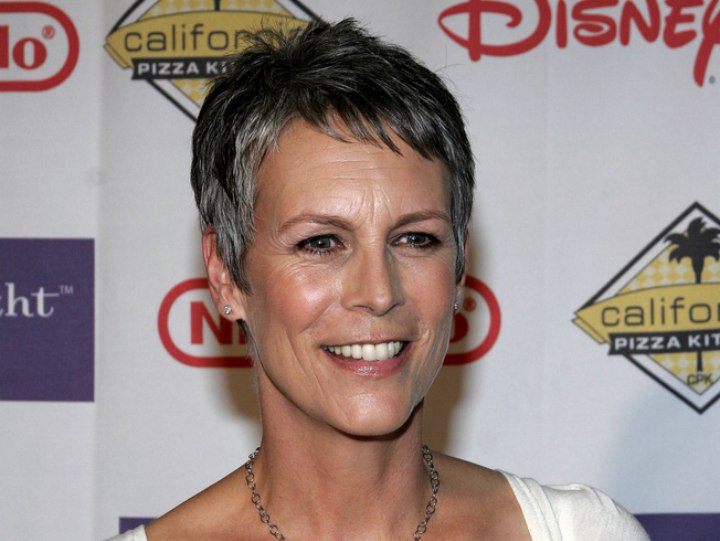 Jamie Lee Curtis | Short no fuss hairstyle for silver grey hair