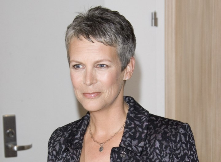 Jamie Lee Curtis - Very short classy haircut