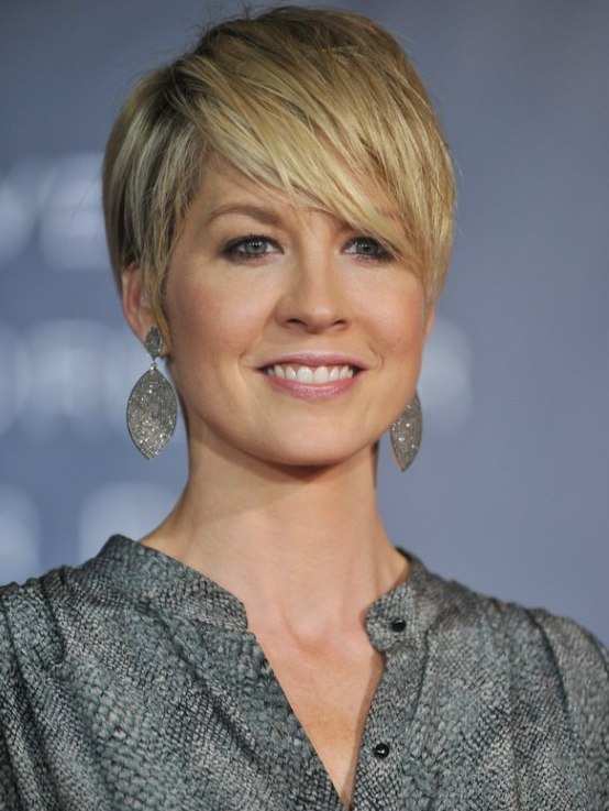 Jenna Elfman  Short haircut with bare ears and heavy bangs