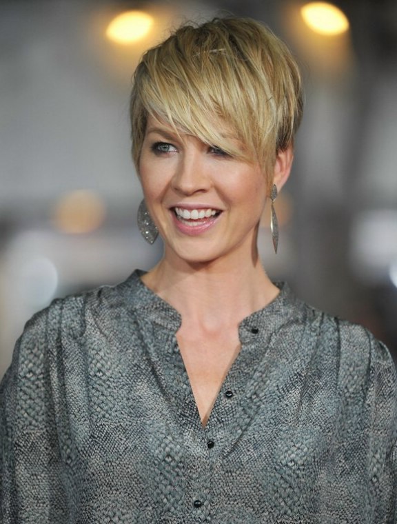 Jenna Elfman  Short haircut with bare ears and heavy bangs