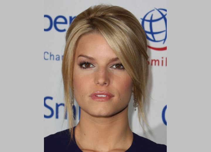 Jessica Simpson hairdo with a ponytail