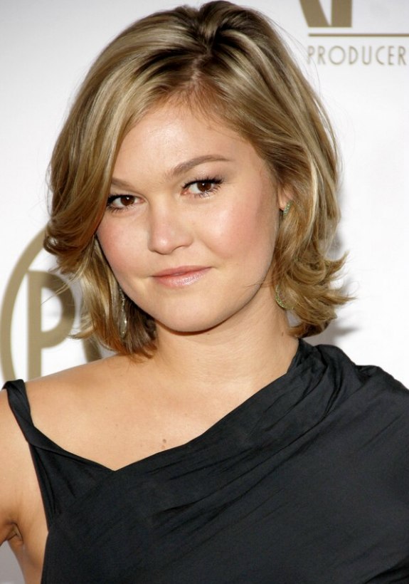 Julia Stiles  Neck length hairstyle with a long fringe 