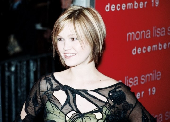 Julia Stiles - Hair cut in a bob with a slanting line