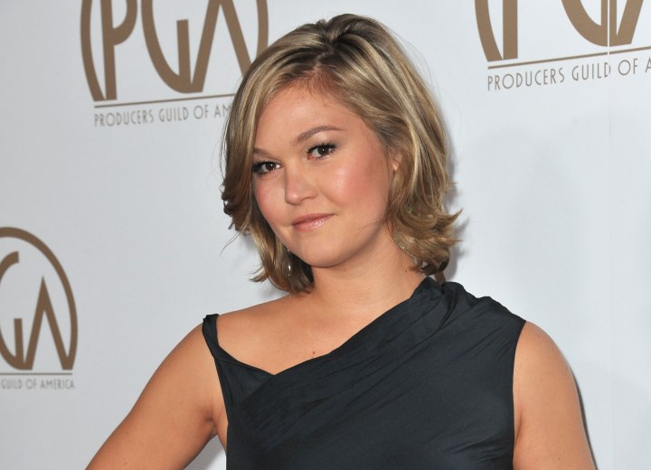 Julia Stiles - Wavy medium length hairstyle