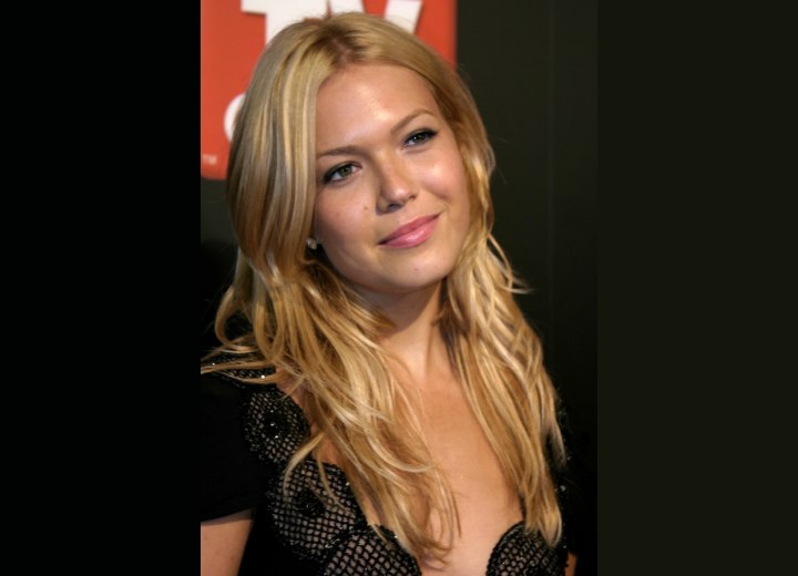 Blonde hair with golden slices - Mandy Moore