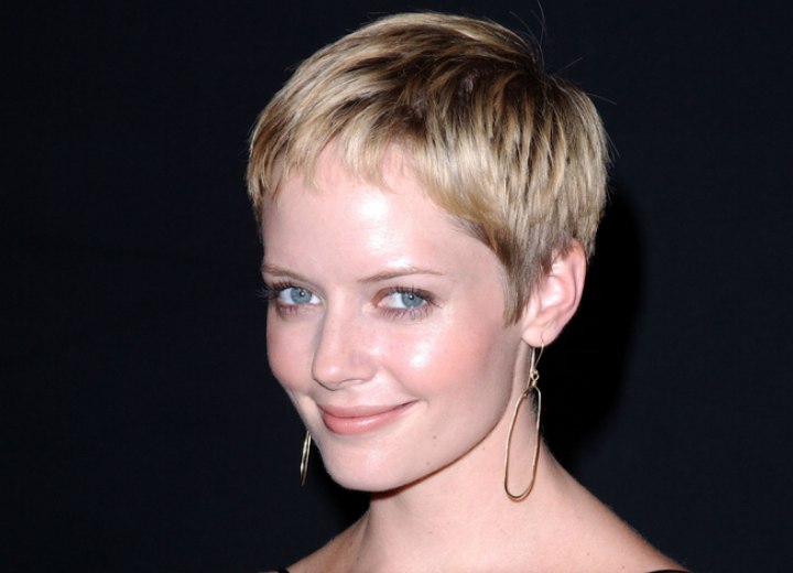 marley shelton sporting a short gamine pixie haircut