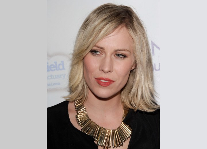 Natasha Bedingfield - Medium hairstyle with flipped edges