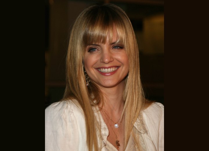 Mena Suvari wearing her straight hair long with angles to 