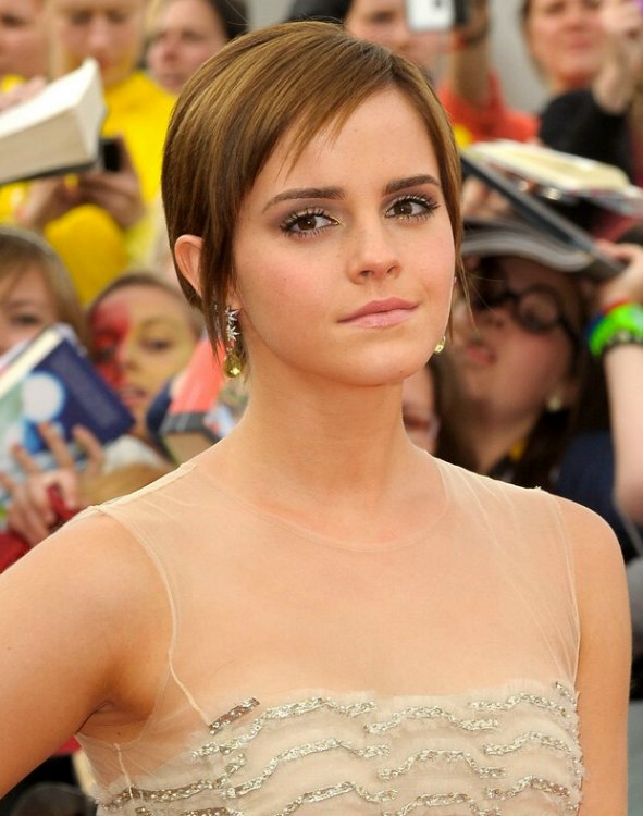 Emma watson with short platinum blond hair on Craiyon