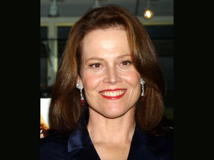 Sigourney Weaver wearing her hair in a sporty long bob