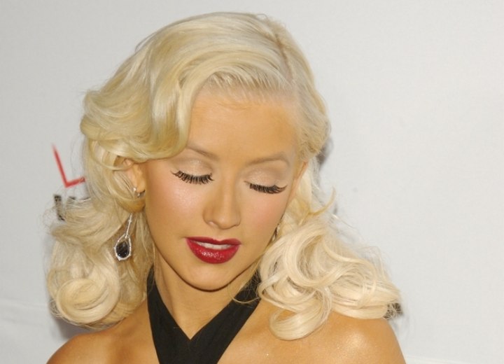 Christina Aguilera - 1950s or 1960s hairstyle with blonde curls